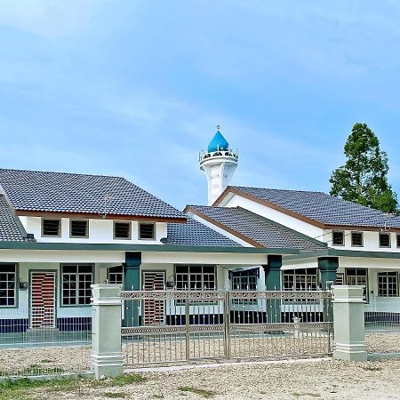 Nazza Homestay Besut With Pool Near Jetty To Perhentian Kampung Raja Екстер'єр фото