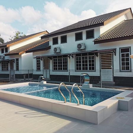 Nazza Homestay Besut With Pool Near Jetty To Perhentian Kampung Raja Екстер'єр фото