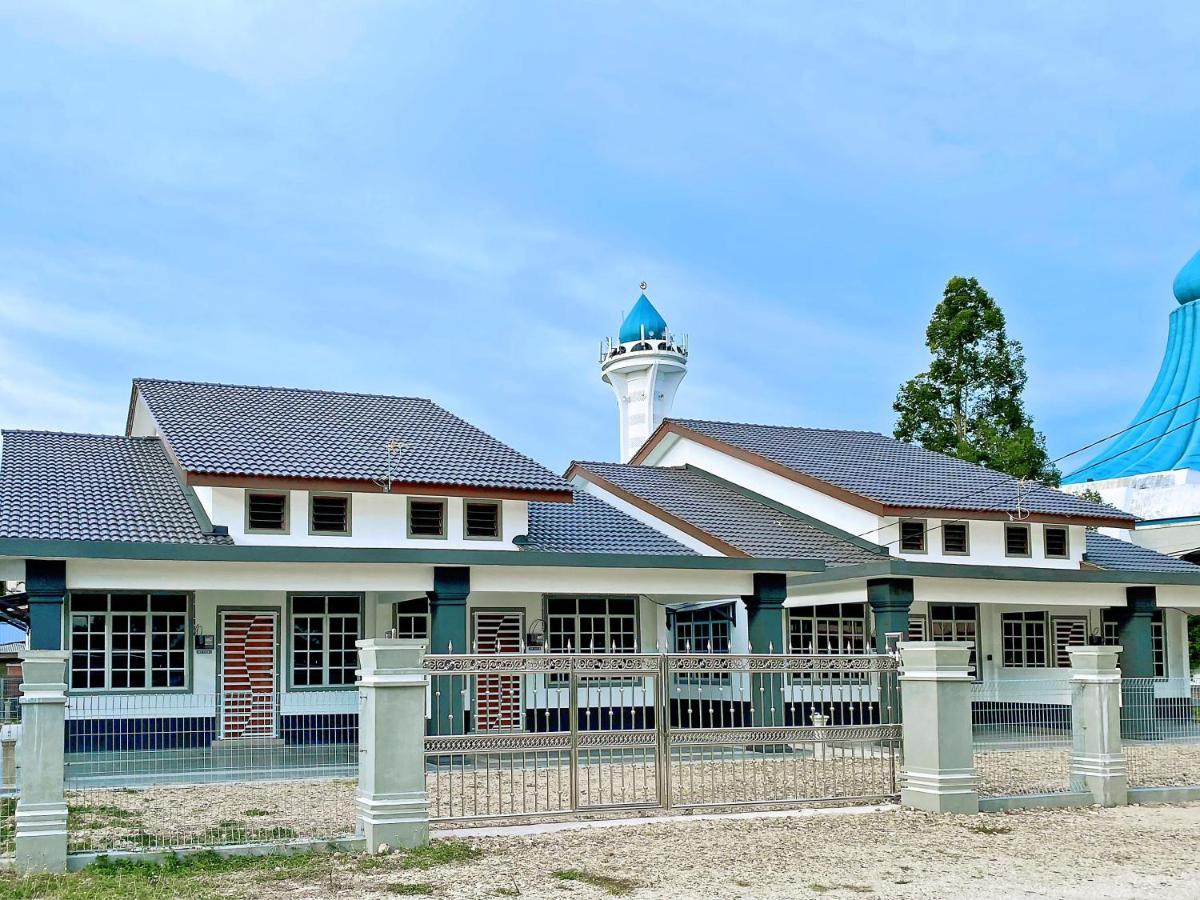Nazza Homestay Besut With Pool Near Jetty To Perhentian Kampung Raja Екстер'єр фото