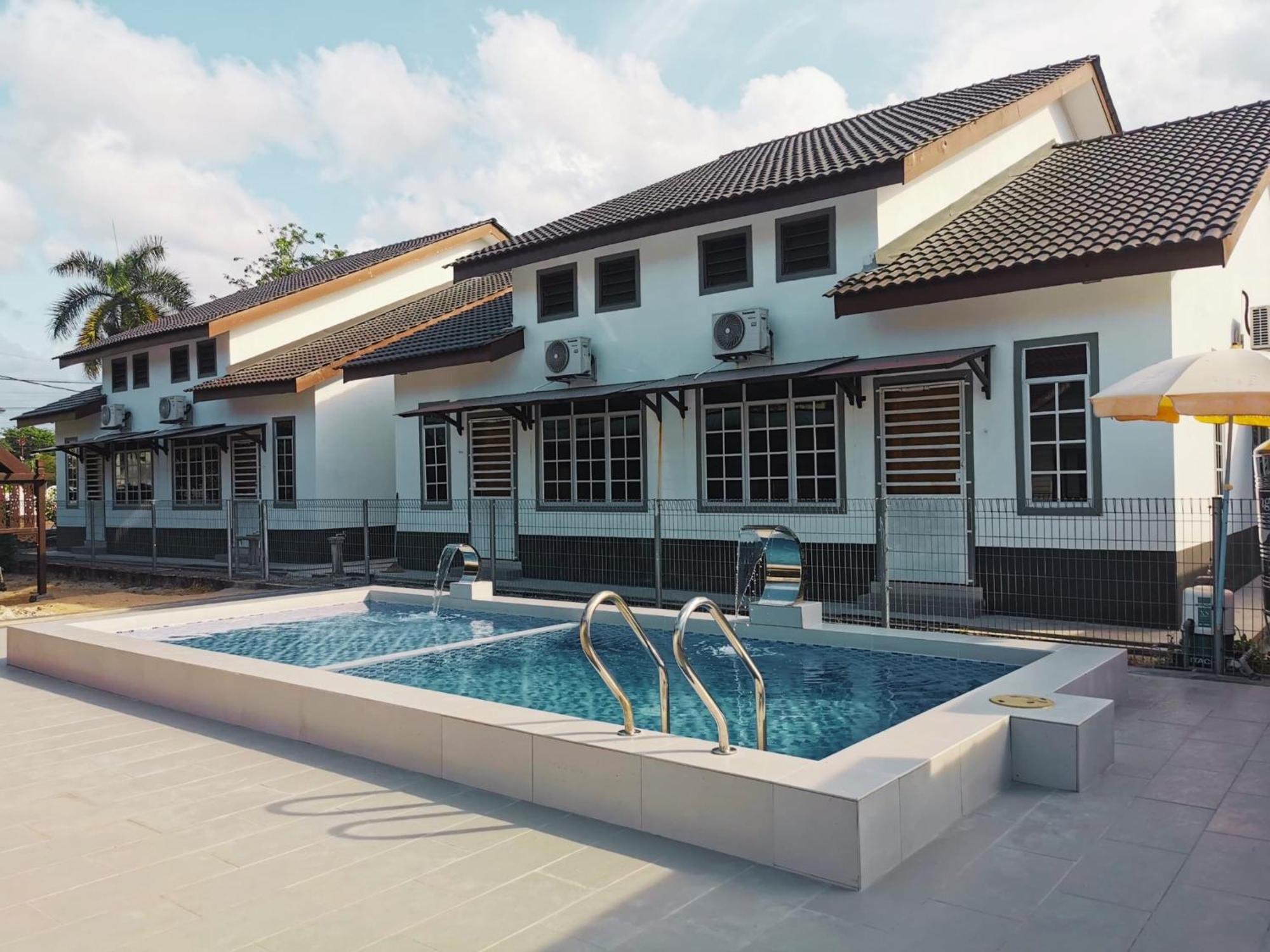 Nazza Homestay Besut With Pool Near Jetty To Perhentian Kampung Raja Екстер'єр фото